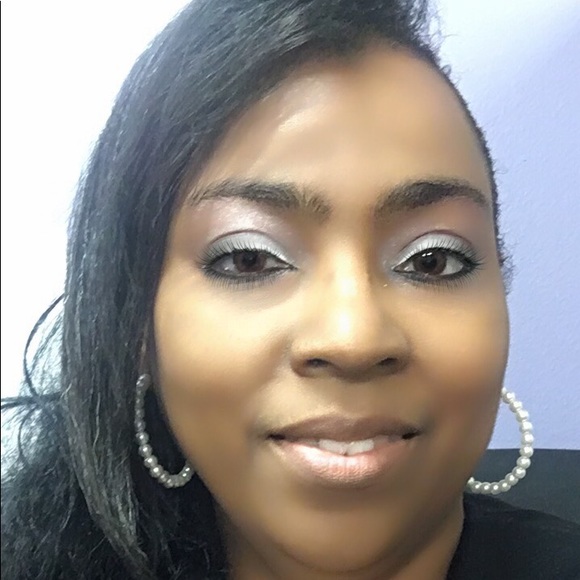 🔵Pearl Hoop Earrings - Picture 3 of 5